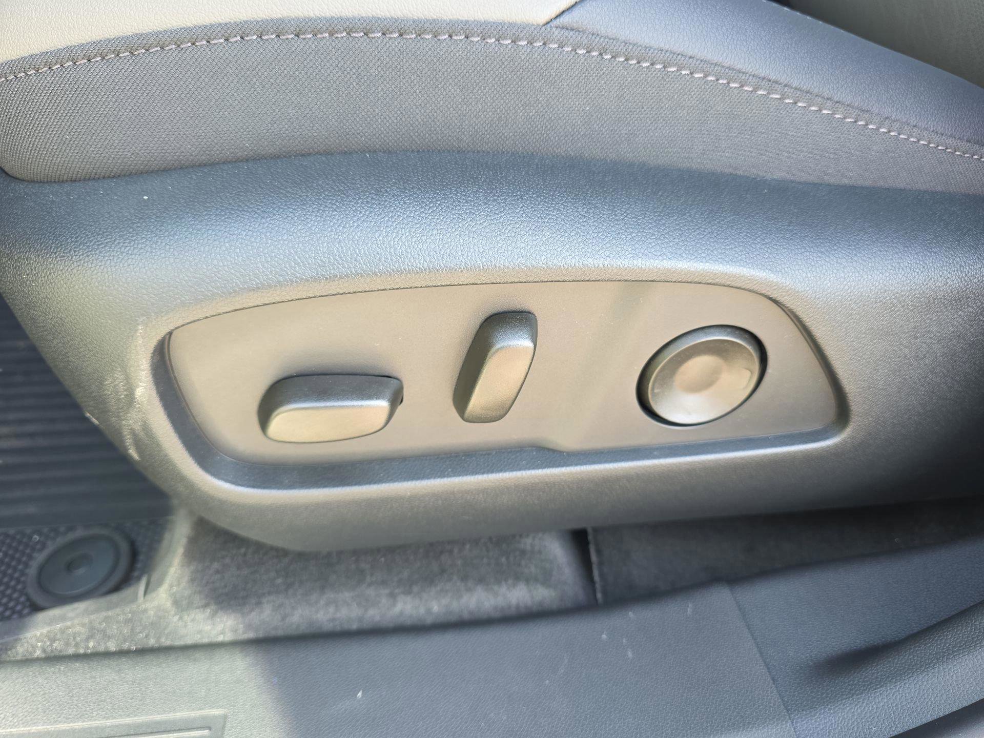 New 2026 Chevrolet Equinox LT w/ Convenience Package II image 23