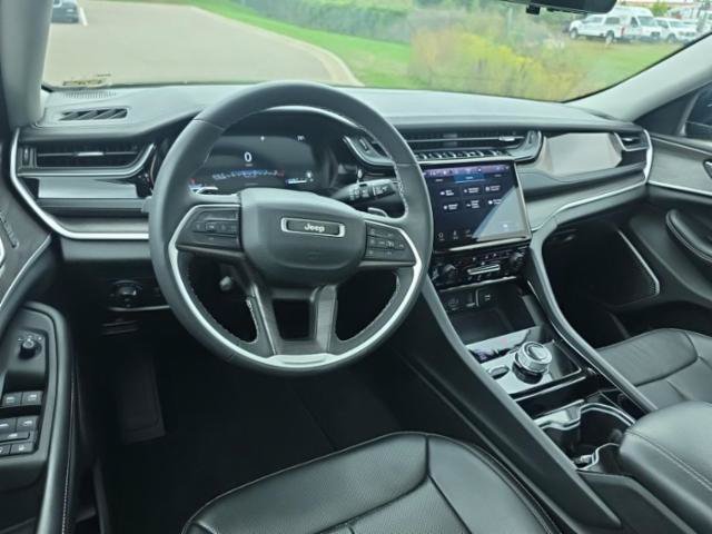 Used 2023 Jeep Grand Cherokee Limited w/ Luxury Tech Group II AWD/4WD image 10