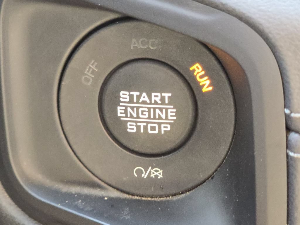Used 2024 Jeep Wrangler Unlimited Sahara AWD/4WD image 32