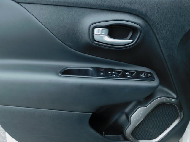 Used 2023 Jeep Renegade Latitude w/ Premium Group image 26