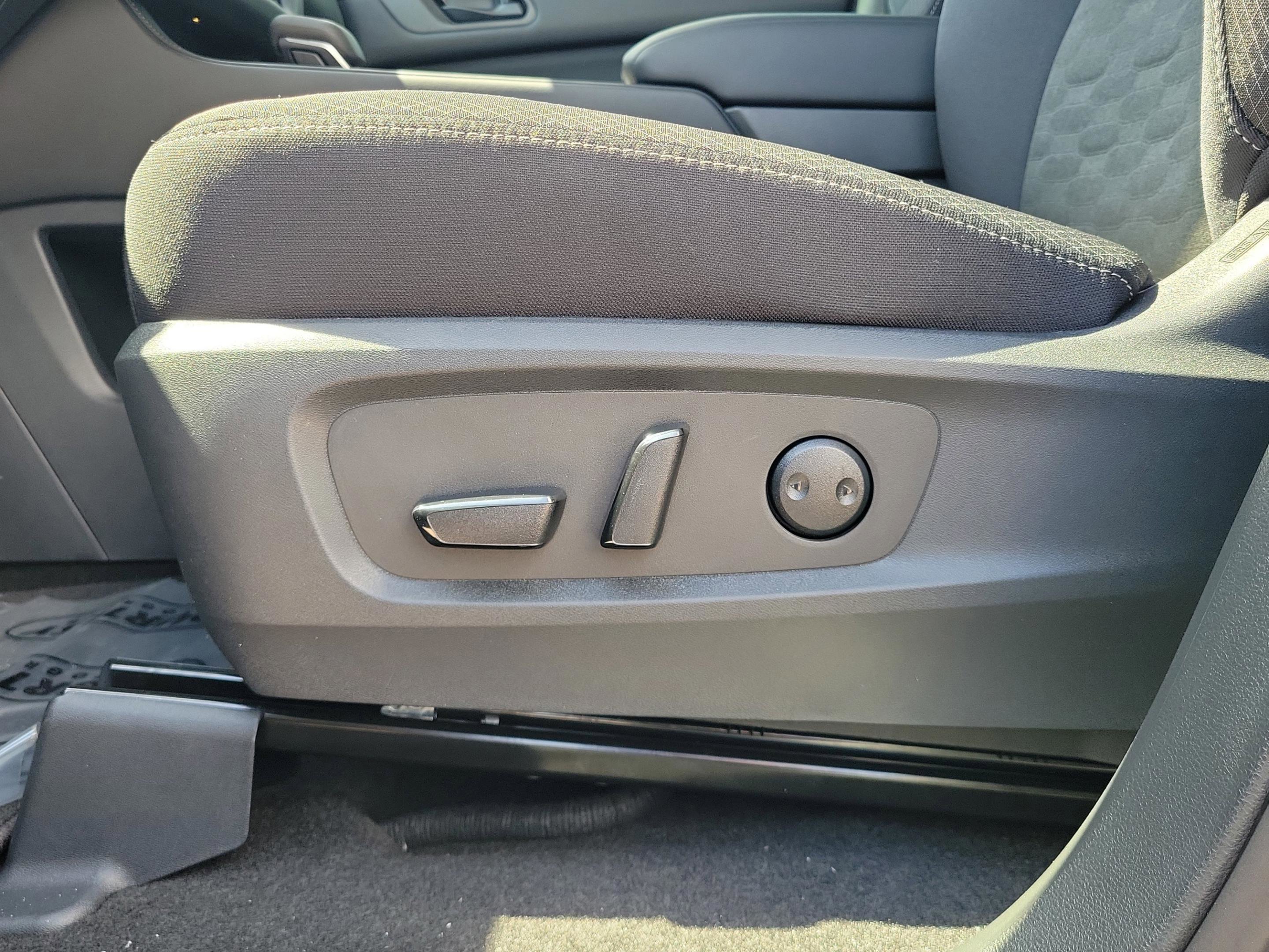 New 2026 Nissan Pathfinder SV image 20