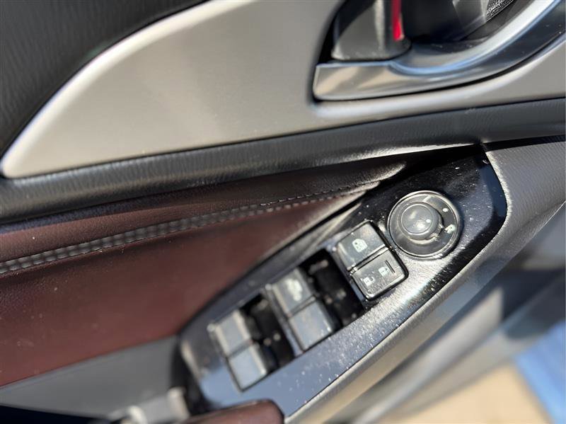 Used 2018 MAZDA MAZDA3 Touring FWD image 11