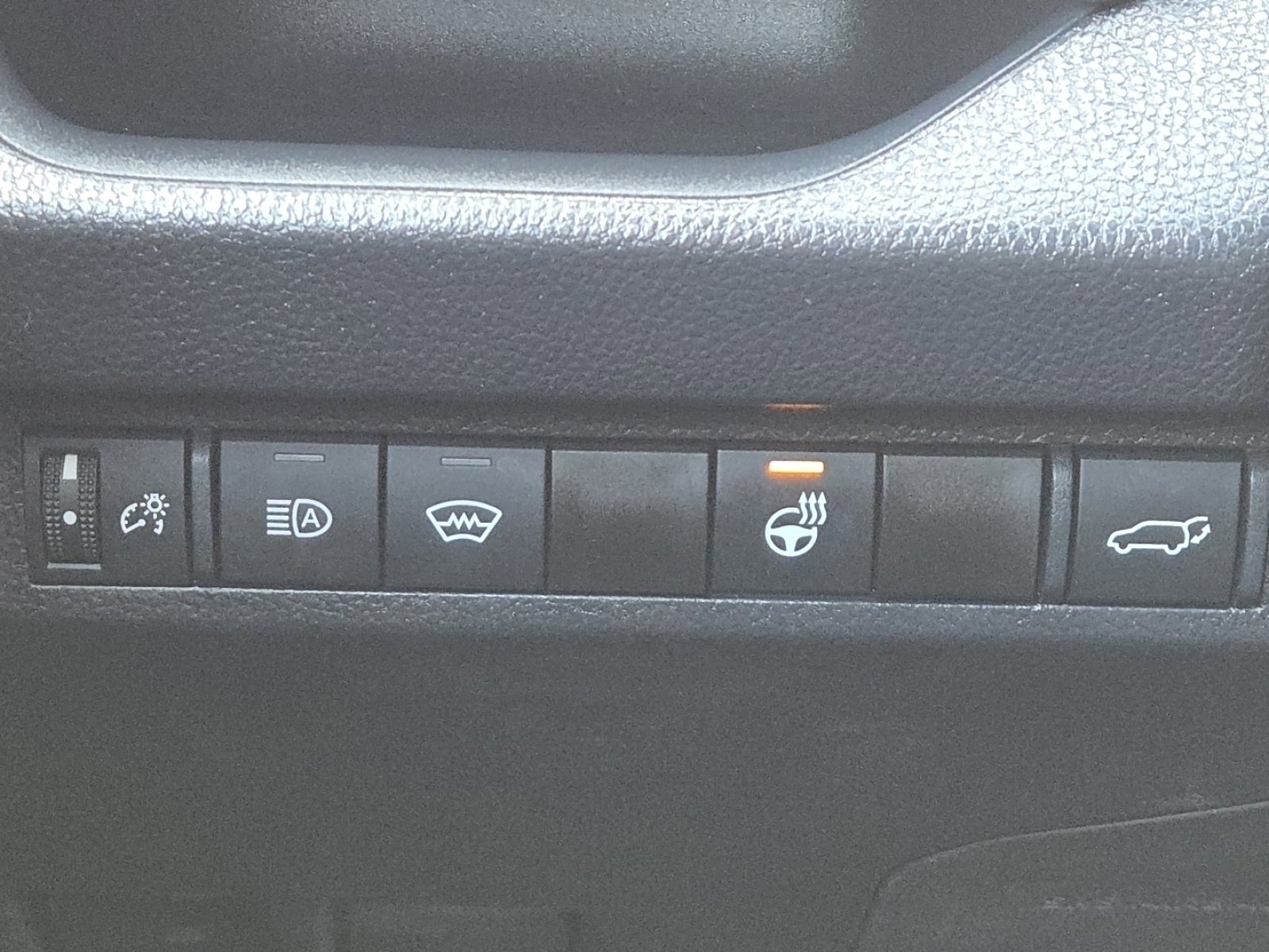 Used 2025 Toyota RAV4 XLE w/ Convenience Package AWD/4WD image 10