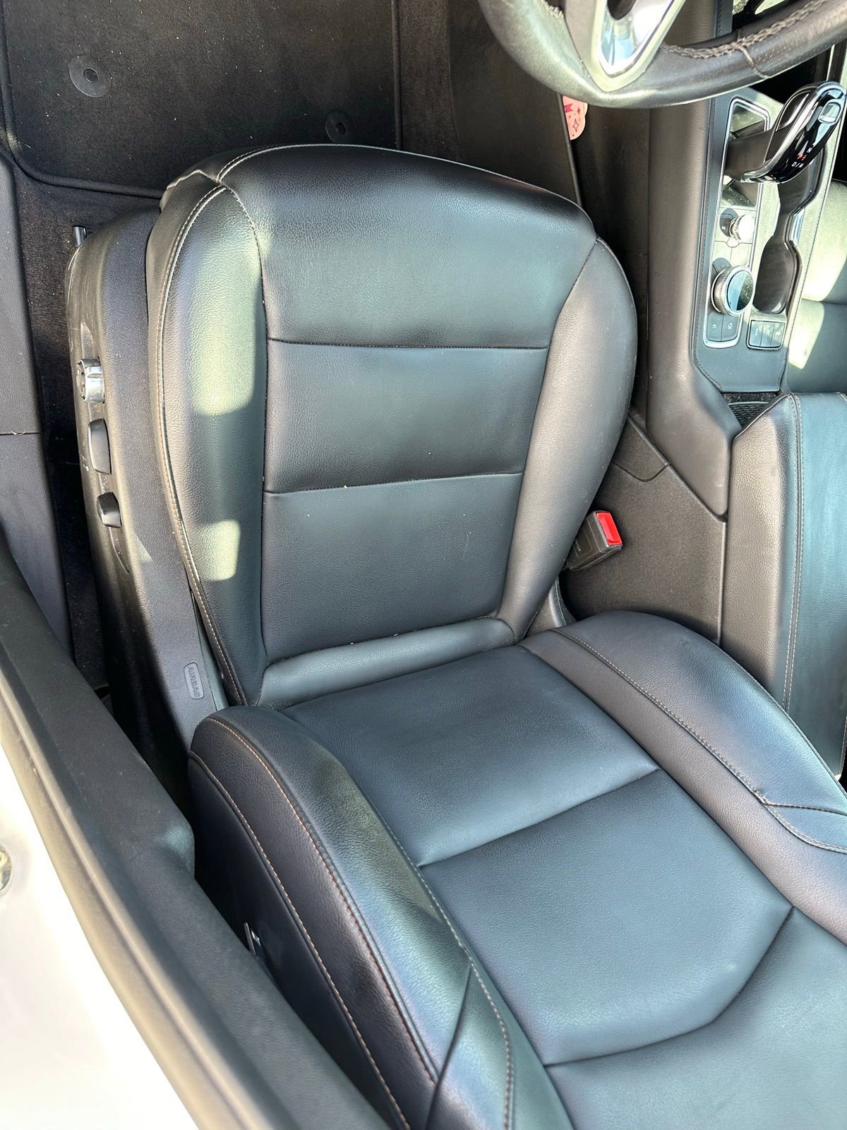 Used 2023 Cadillac XT4 Sport w/ Enhanced Visibility Package image 8