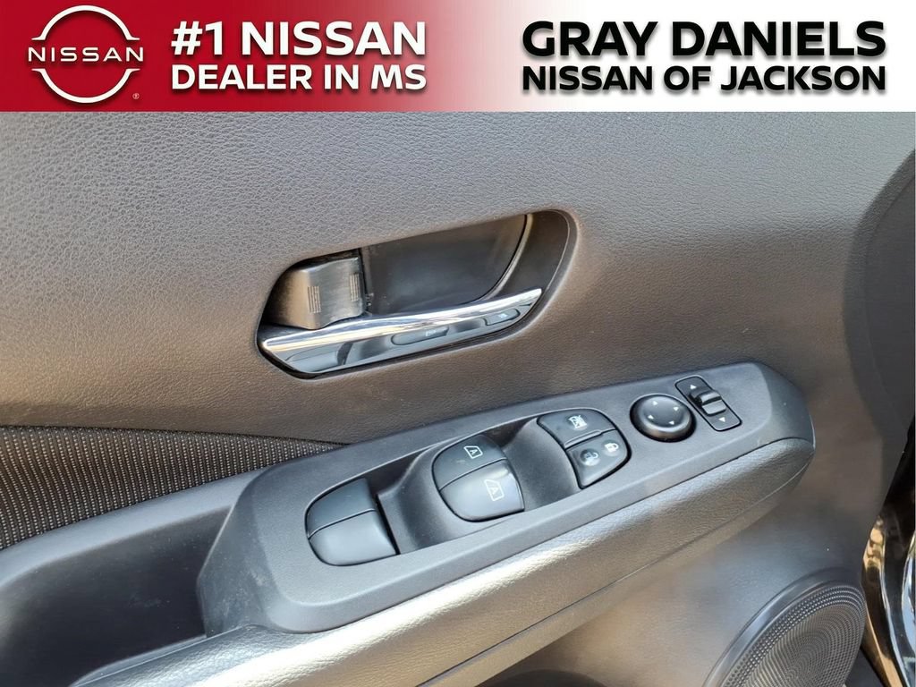 Used 2021 Nissan Kicks SV FWD image 11