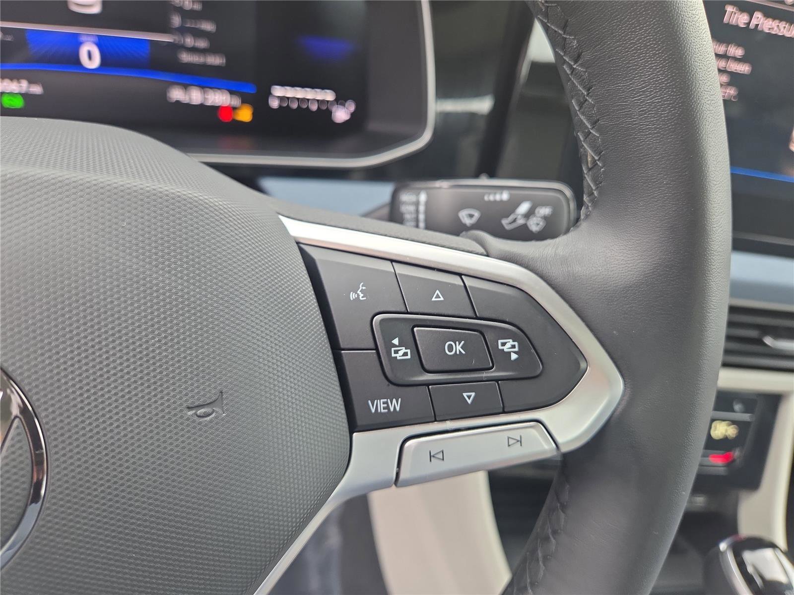 Certified 2025 Volkswagen Jetta SE w/ Sunroof Package image 17