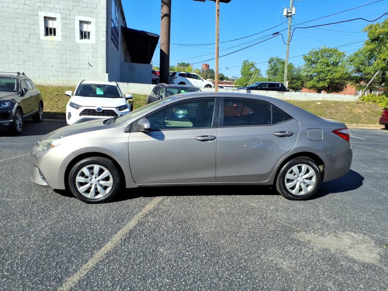 Used 2016 Toyota Corolla LE FWD image 8