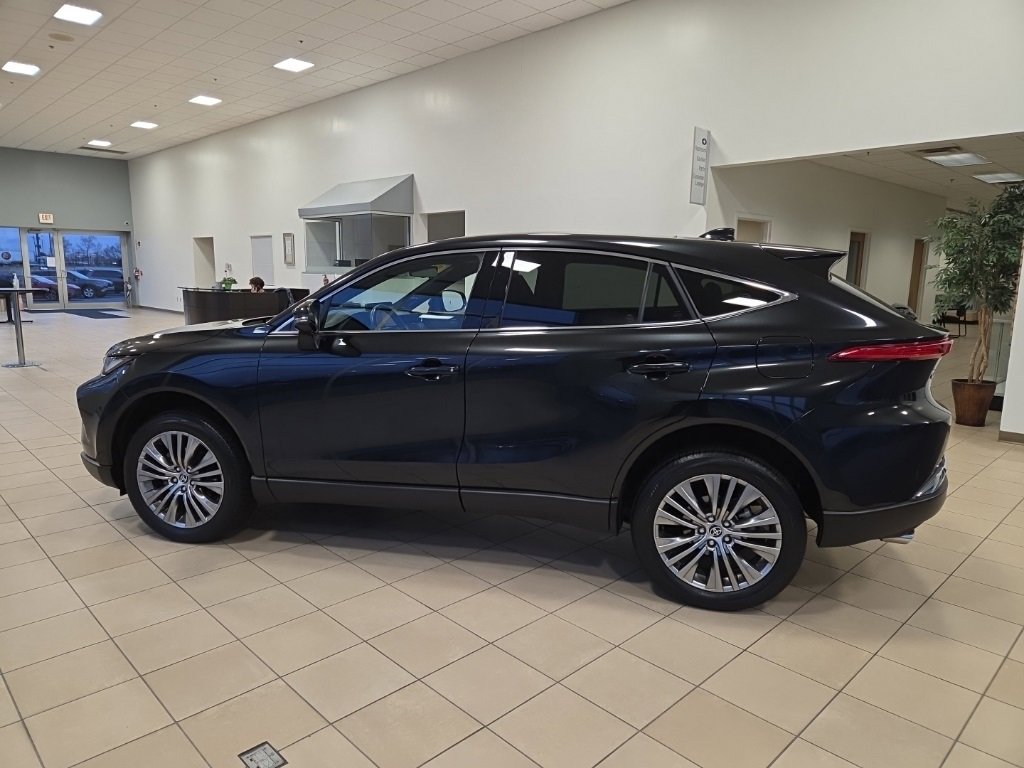 Used 2023 Toyota Venza Limited image 9