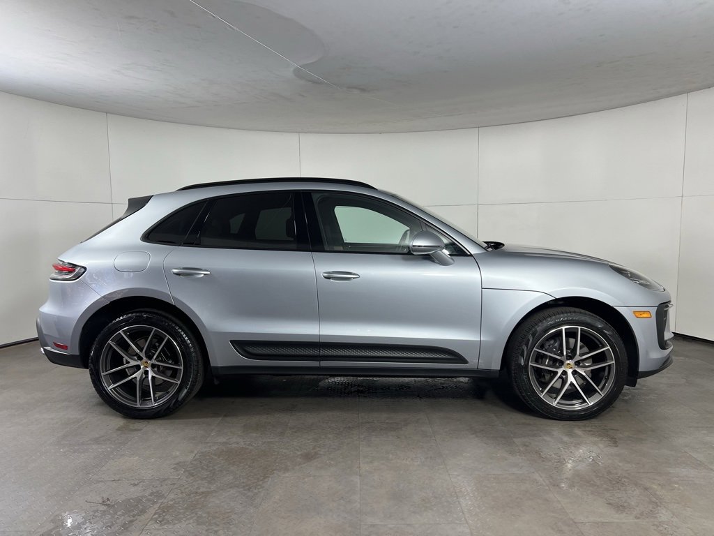 Certified 2025 Porsche Macan image 7