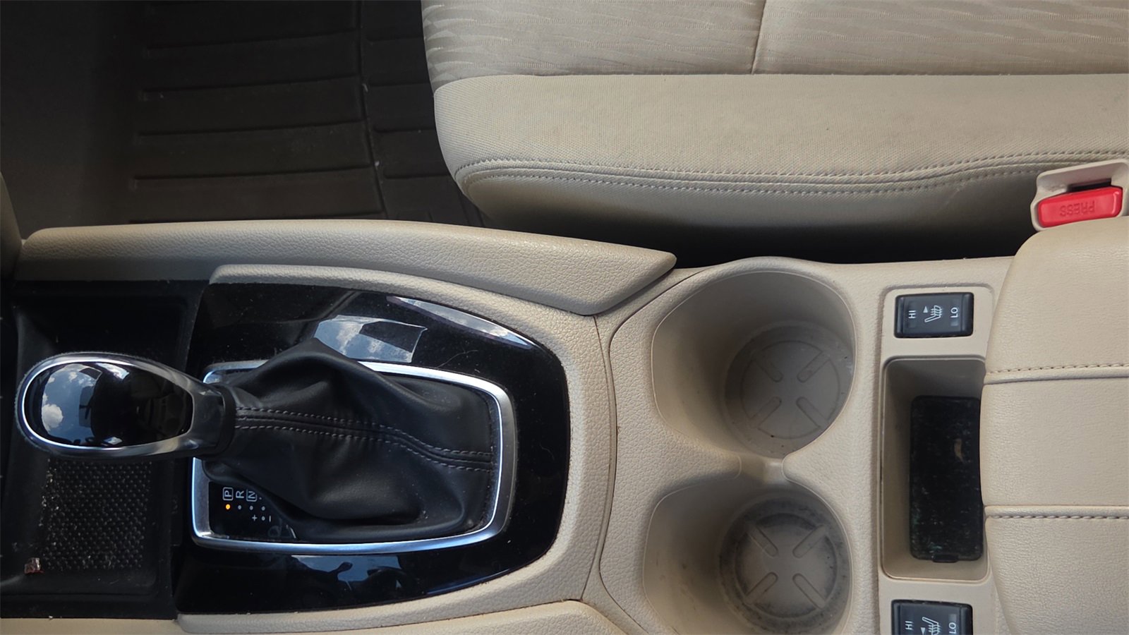 Used 2018 Nissan Rogue SV image 35