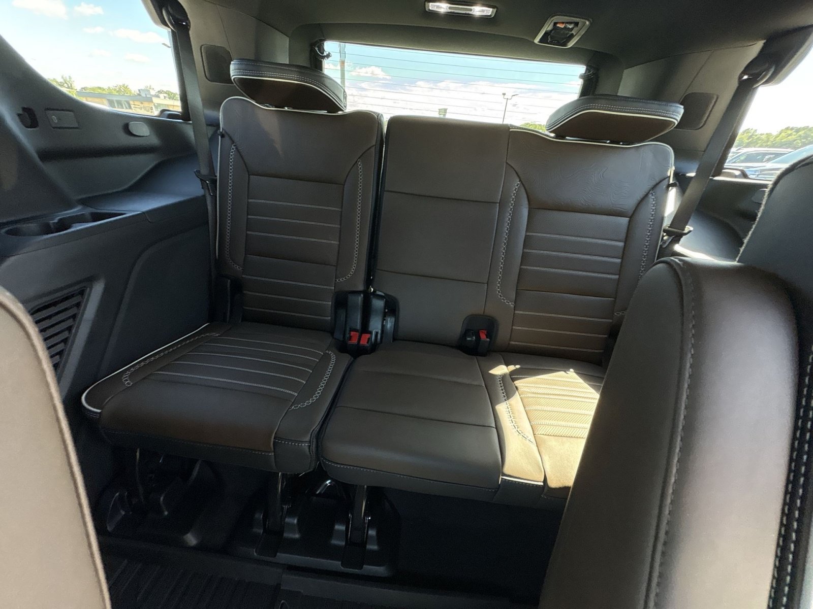 New 2026 GMC Yukon Denali Ultimate w/ LPO, Floor Liner Package AWD/4WD image 27