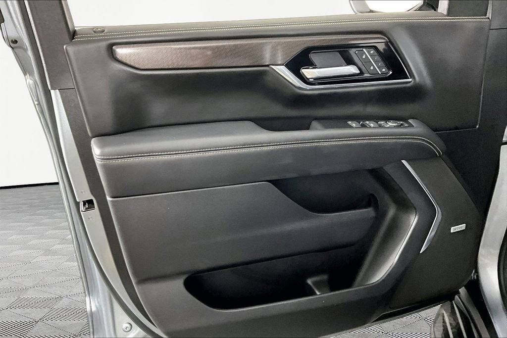 Used 2025 GMC Yukon Elevation AWD/4WD image 19