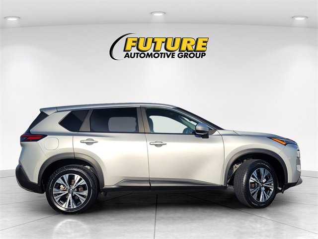 Used 2023 Nissan Rogue SV image 3