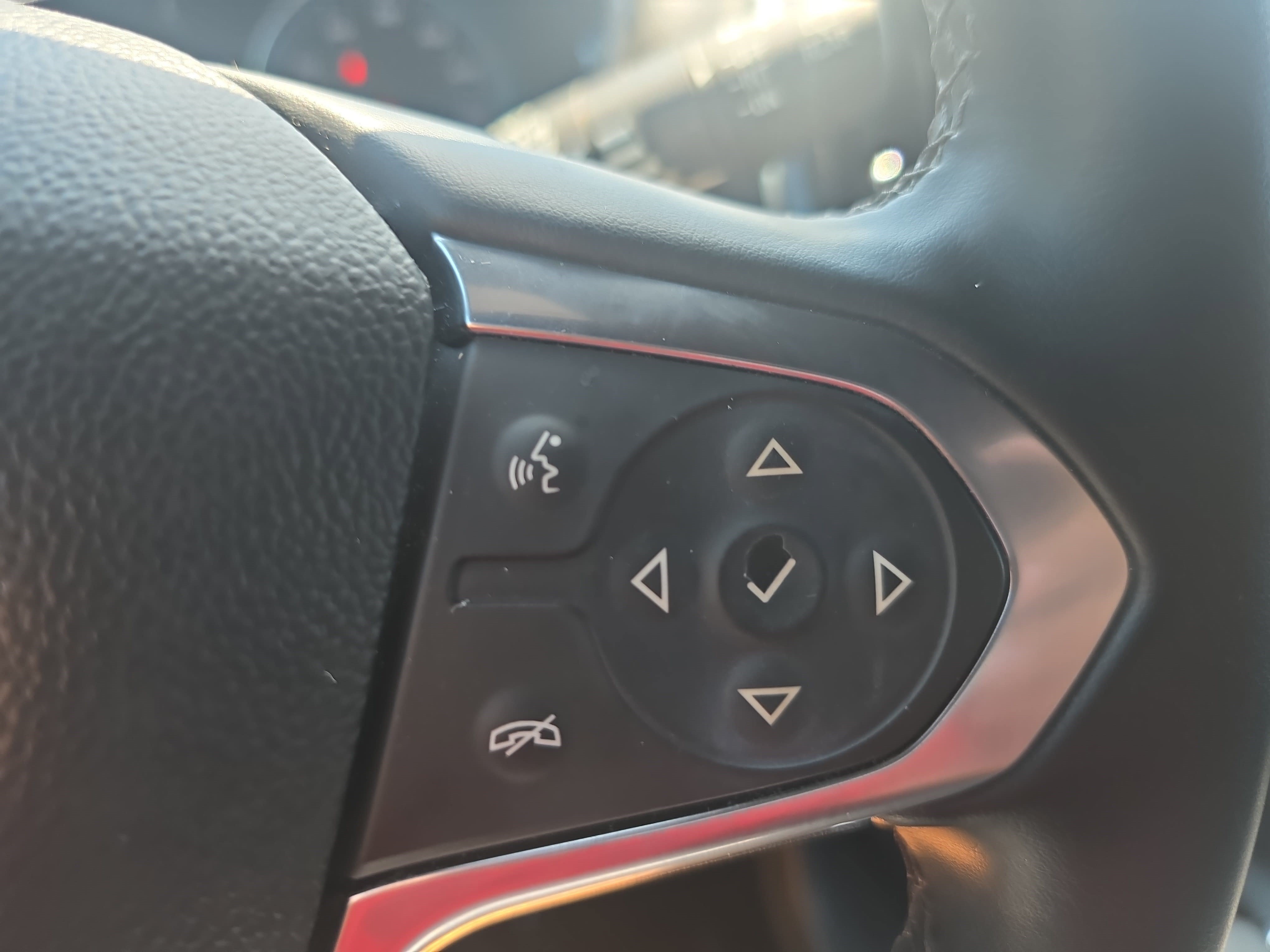 Used 2023 Chevrolet Traverse LT FWD image 19