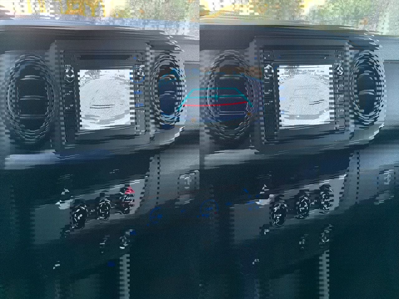 Used 2018 Toyota Tacoma SR w/ SR Convenience Package RWD image 11