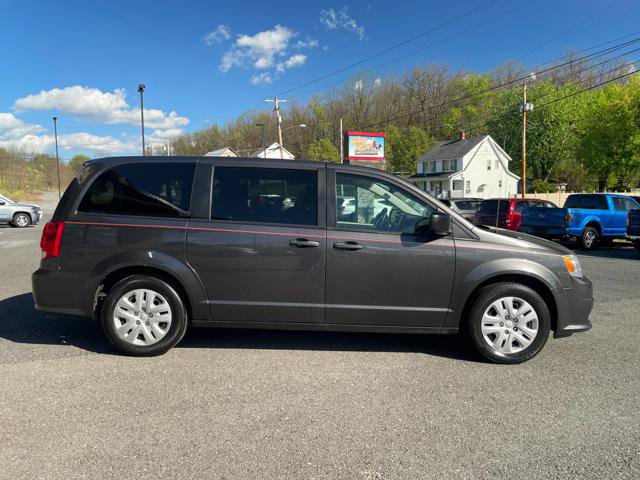 Used 2019 Dodge Grand Caravan SE w/ UConnect Hands-Free Group FWD image 9