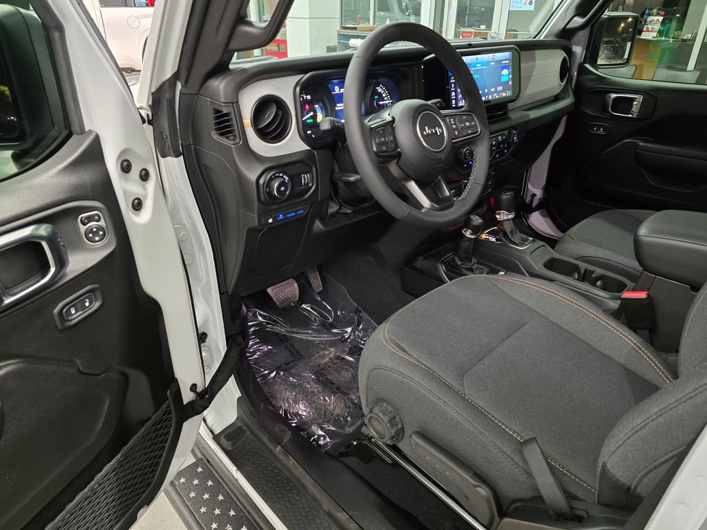 Used 2025 Jeep Wrangler Sport S image 19