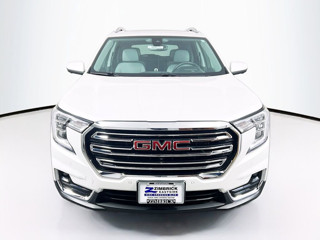 Used 2022 GMC Terrain SLT w/ Infotainment Package II AWD/4WD image 2