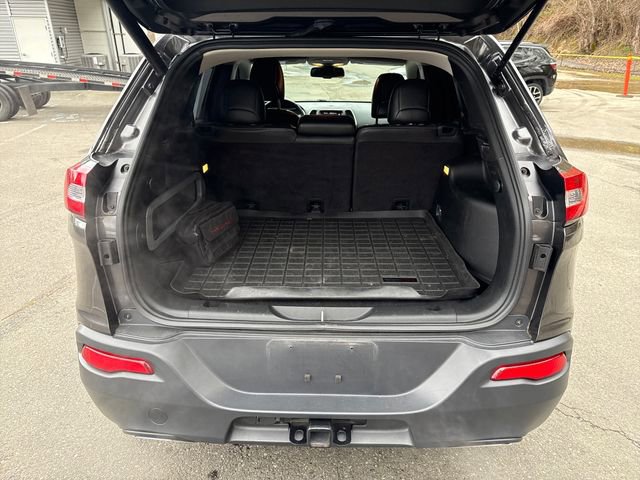 Used 2018 Jeep Cherokee Latitude Plus w/ Comfort/Convenience Group image 14