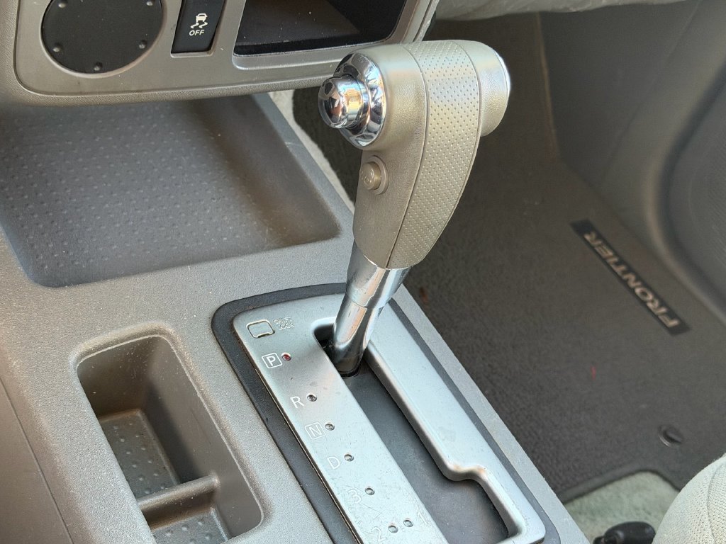 Used 2015 Nissan Frontier SV RWD image 26
