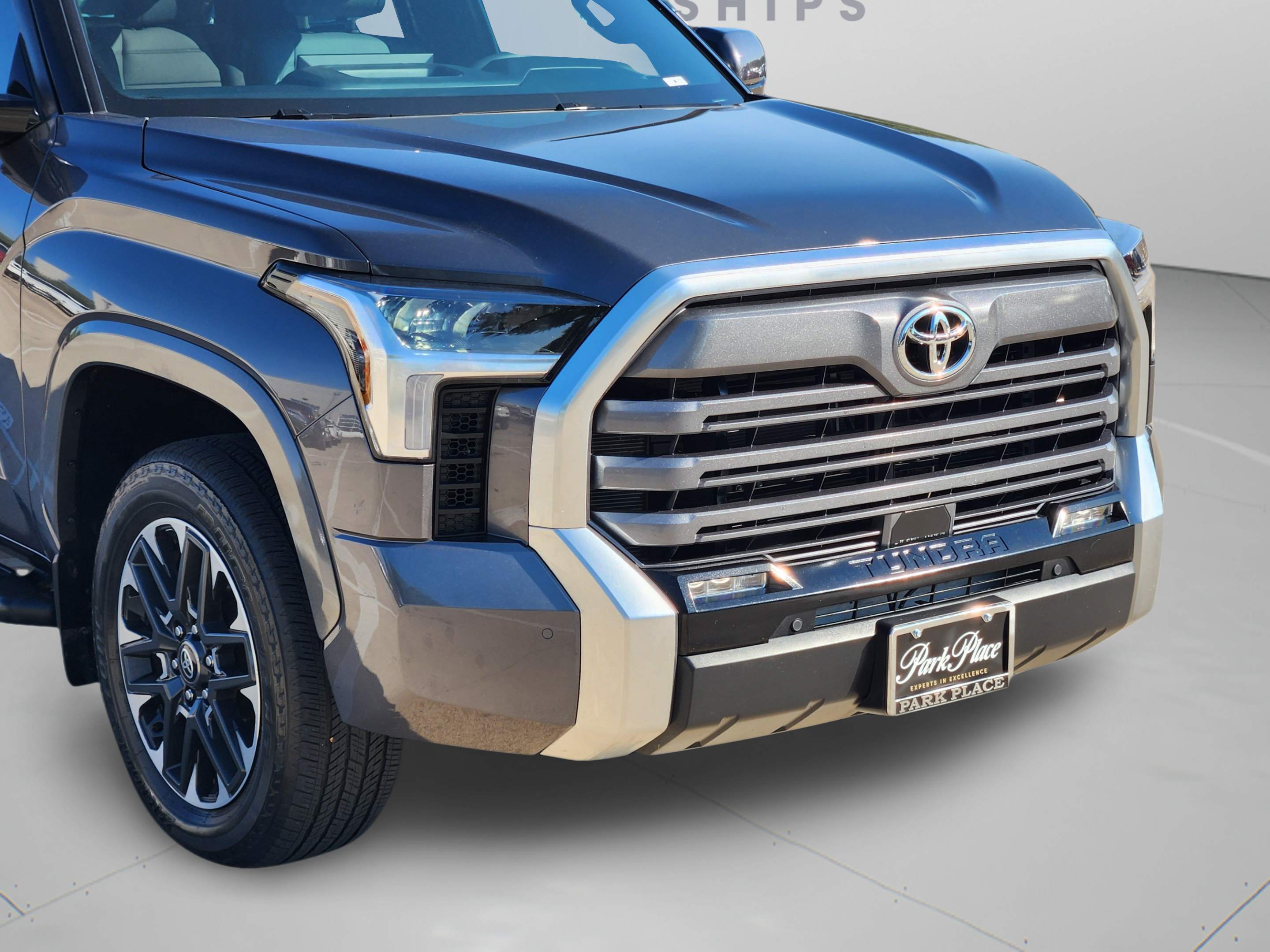 Used 2025 Toyota Tundra Limited AWD/4WD image 30