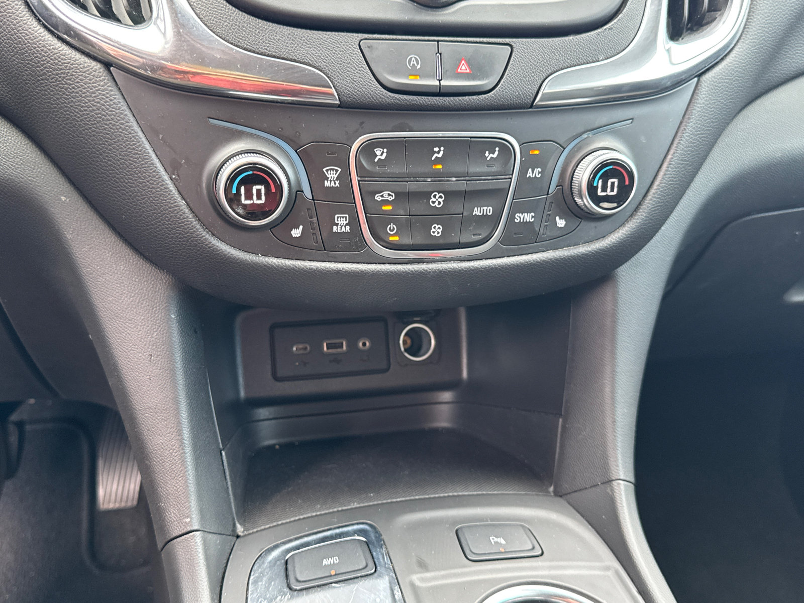 Used 2024 Chevrolet Equinox LT AWD/4WD image 26