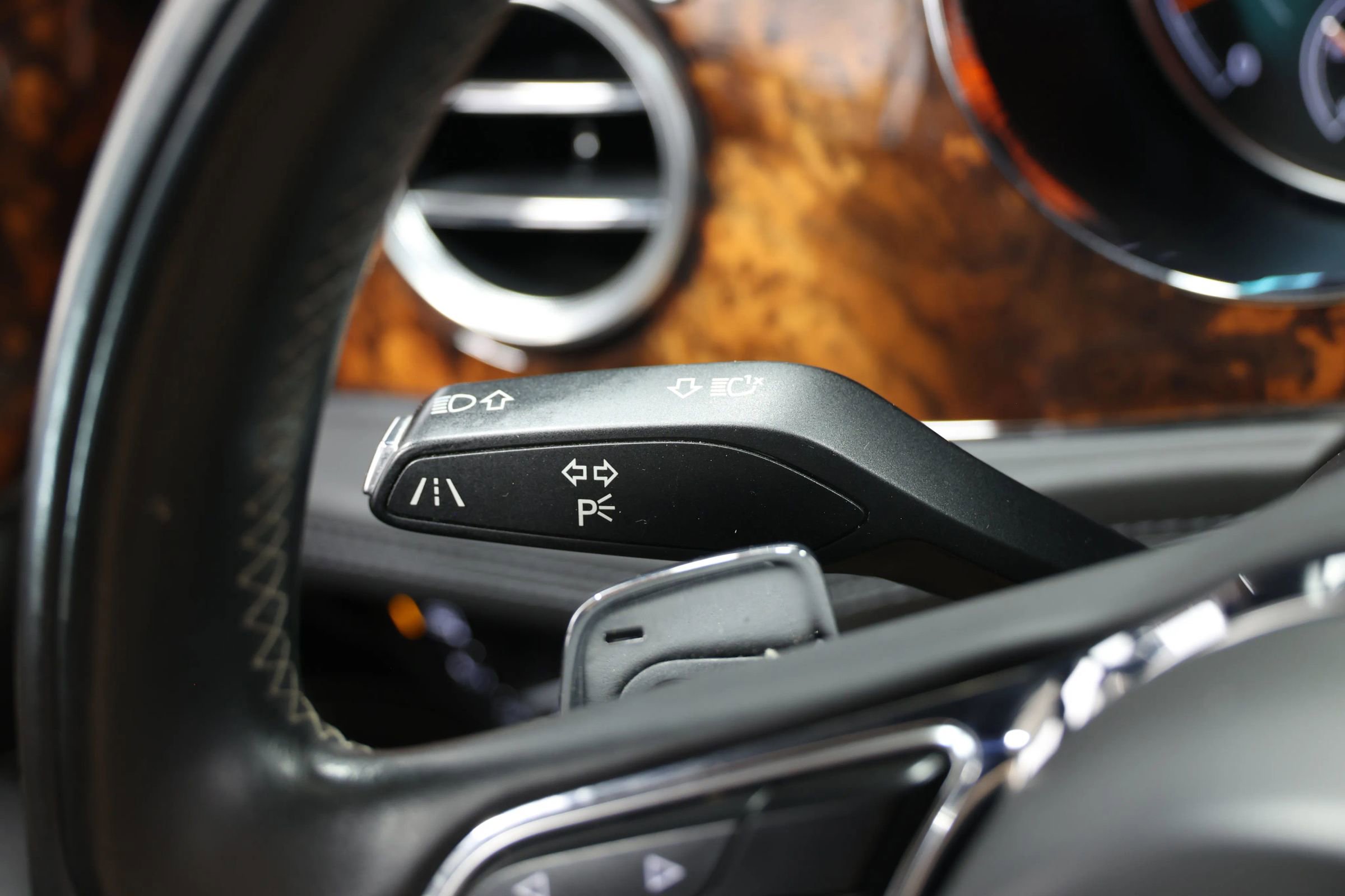 Used 2017 Bentley Bentayga image 29