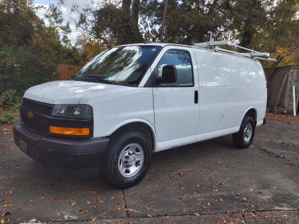 Used 2018 Chevrolet Express 2500 w/ Driver Convenience Package image 7
