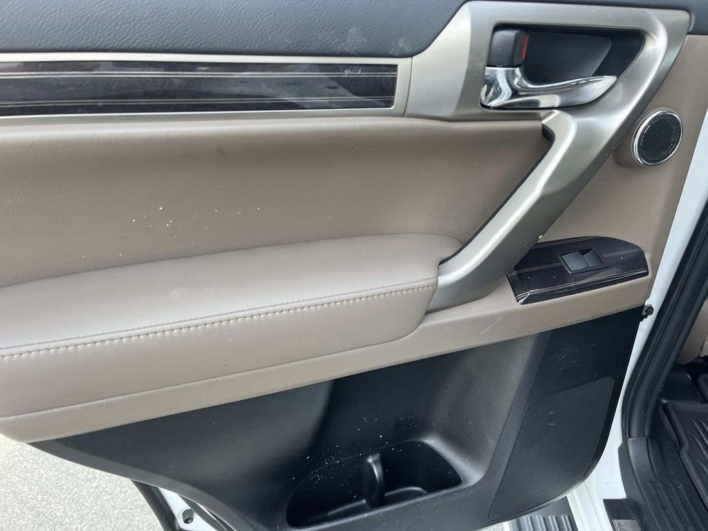 Used 2021 Lexus GX 460 Luxury w/ Sport Design Package image 18