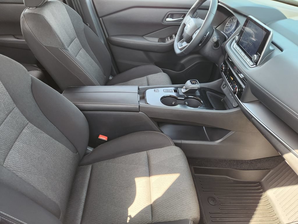 Used 2025 Nissan Rogue SV FWD image 10
