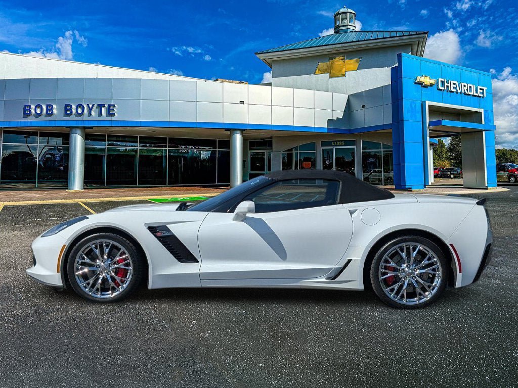 Used 2015 Chevrolet Corvette Z06 w/ 3LZ Preferred Equipment Group RWD image 2