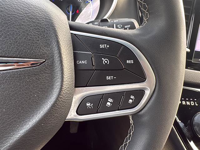 Used 2025 Chrysler Pacifica Select FWD image 21