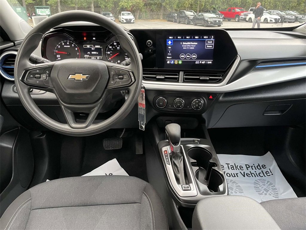 Used 2025 Chevrolet Trax LS w/ LS Convenience Package image 14