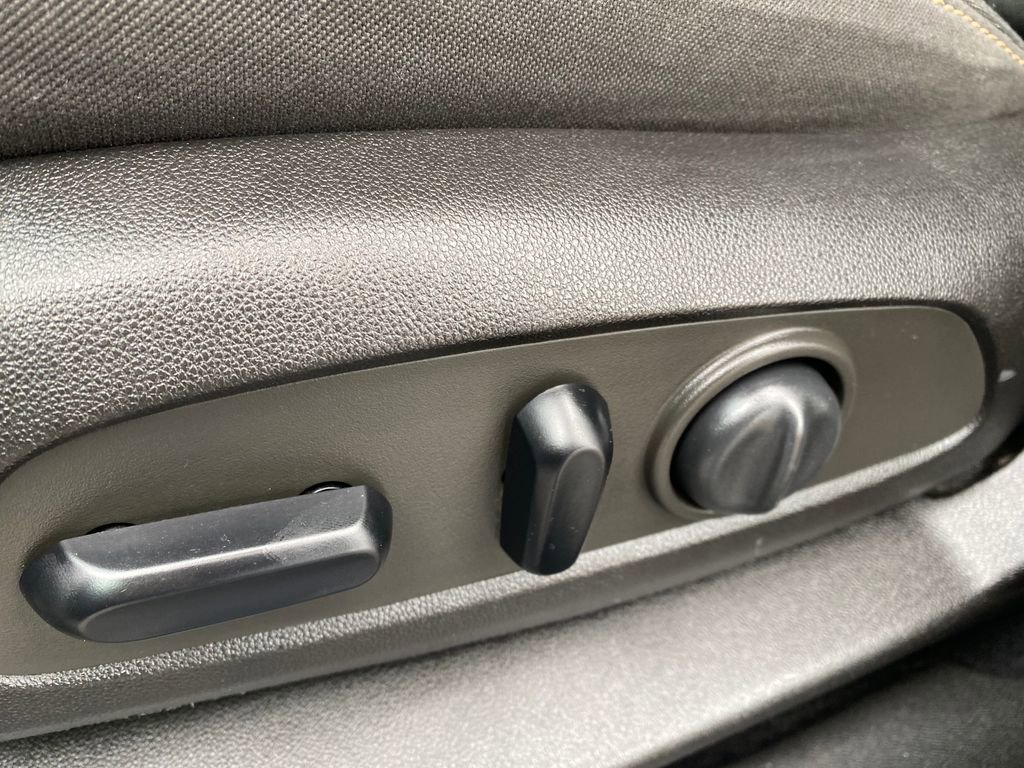Used 2019 Chevrolet Equinox LT w/ LPO, Floor Liner Package AWD/4WD image 10