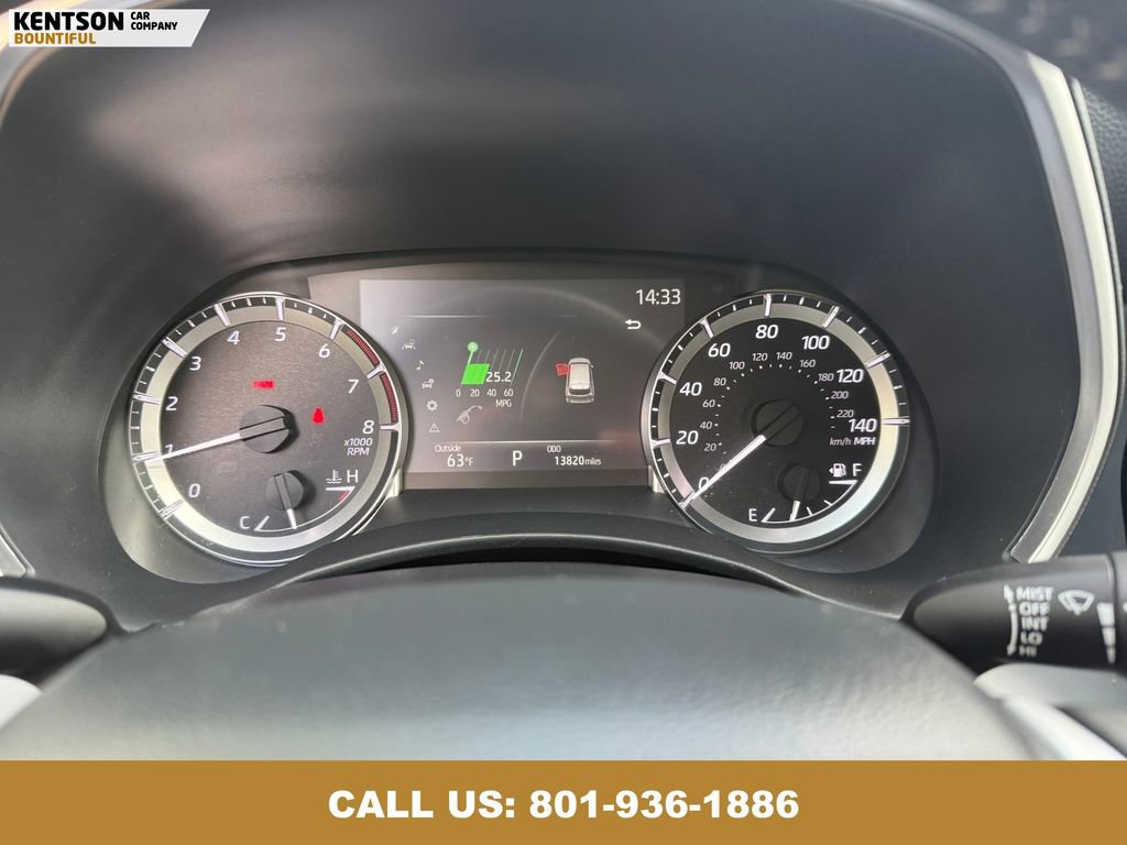 Used 2025 Toyota Highlander XLE image 16