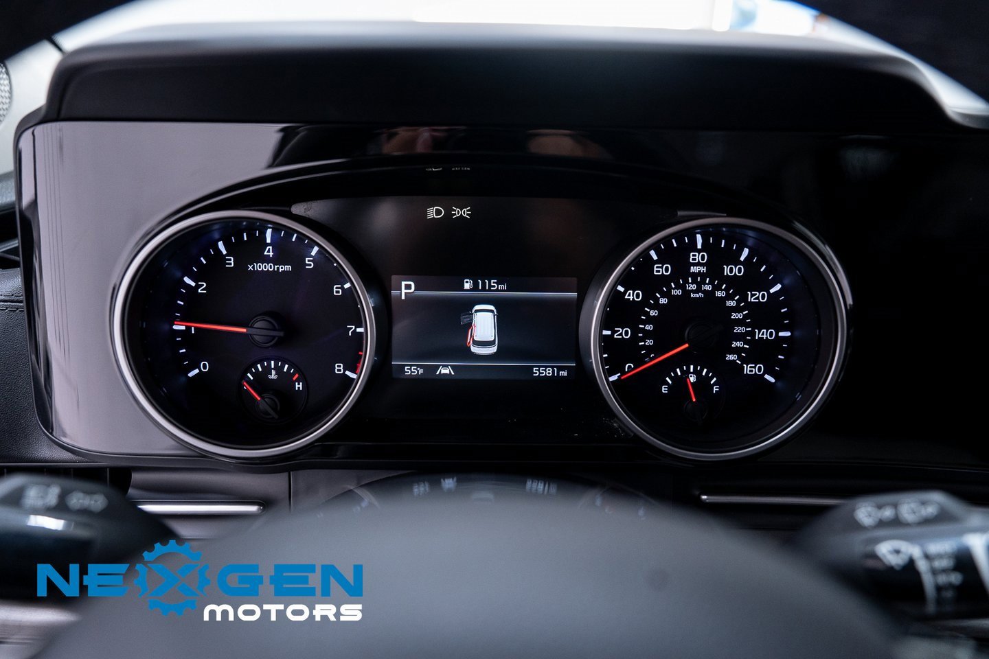 Used 2024 Kia Carnival EX image 8