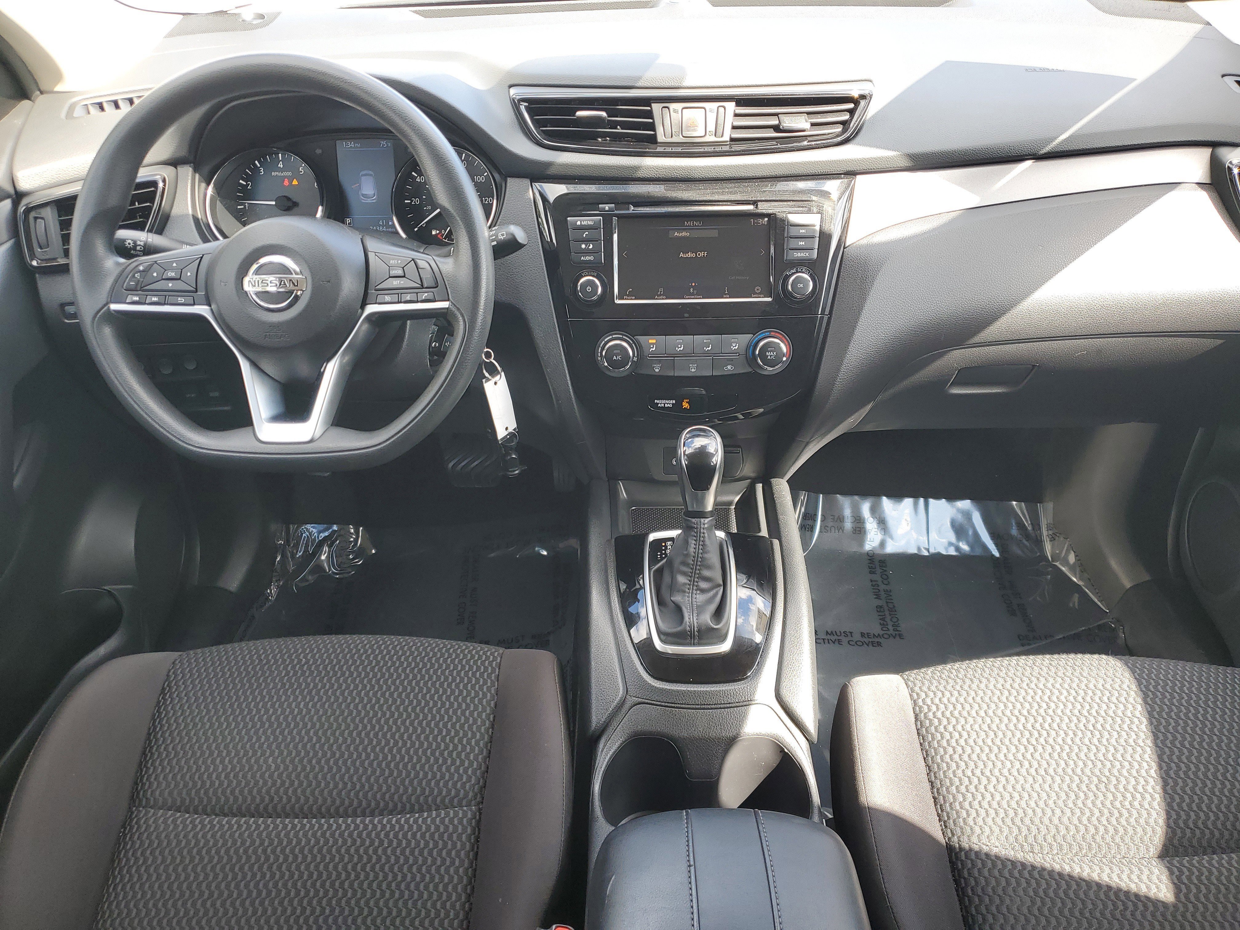 Used 2020 Nissan Rogue Sport S image 16