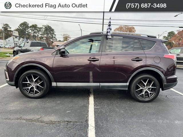 Used 2017 Toyota RAV4 SE image 3