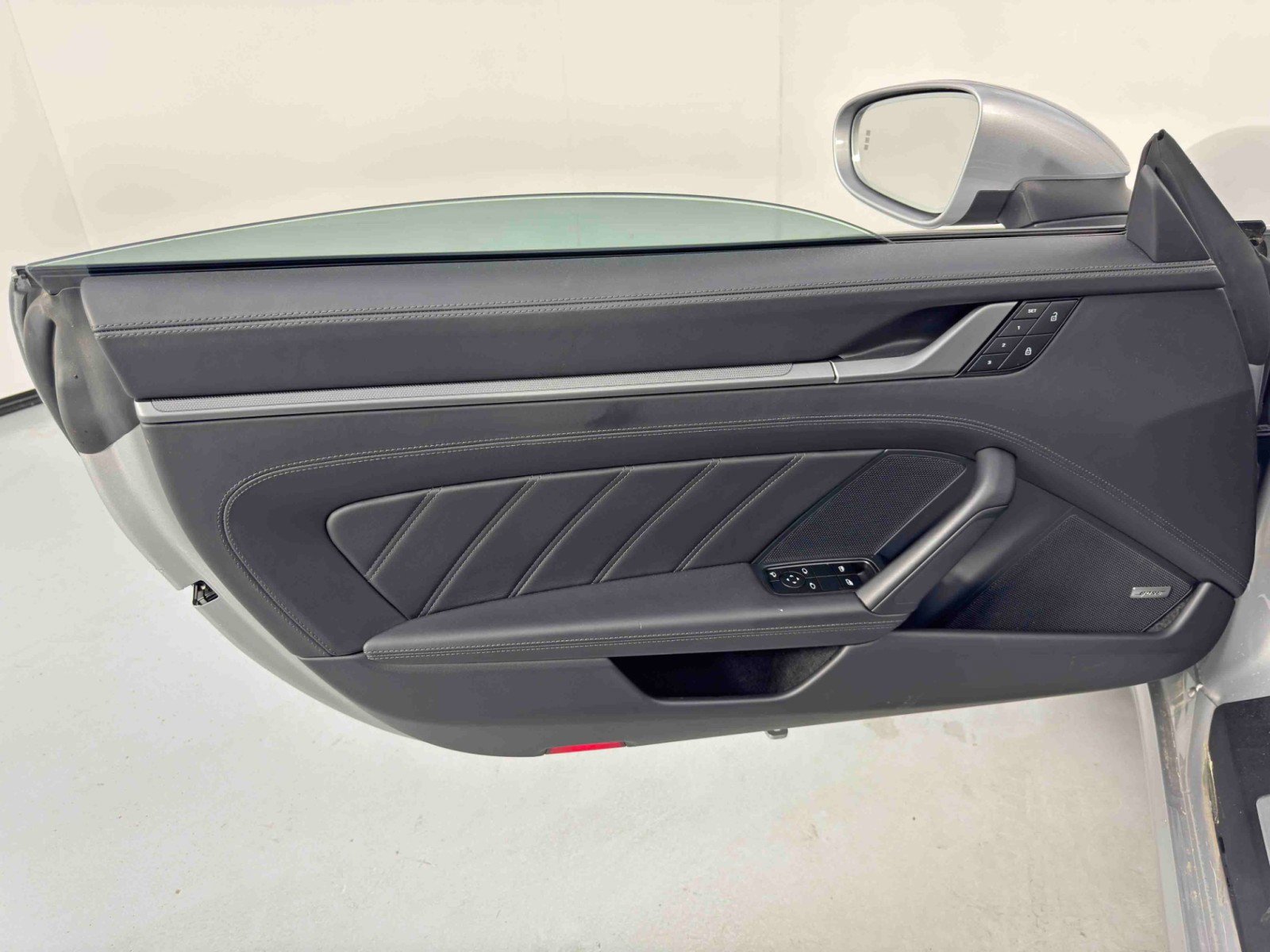 Used 2024 Porsche 911 Targa 4 w/ Premium Package image 40