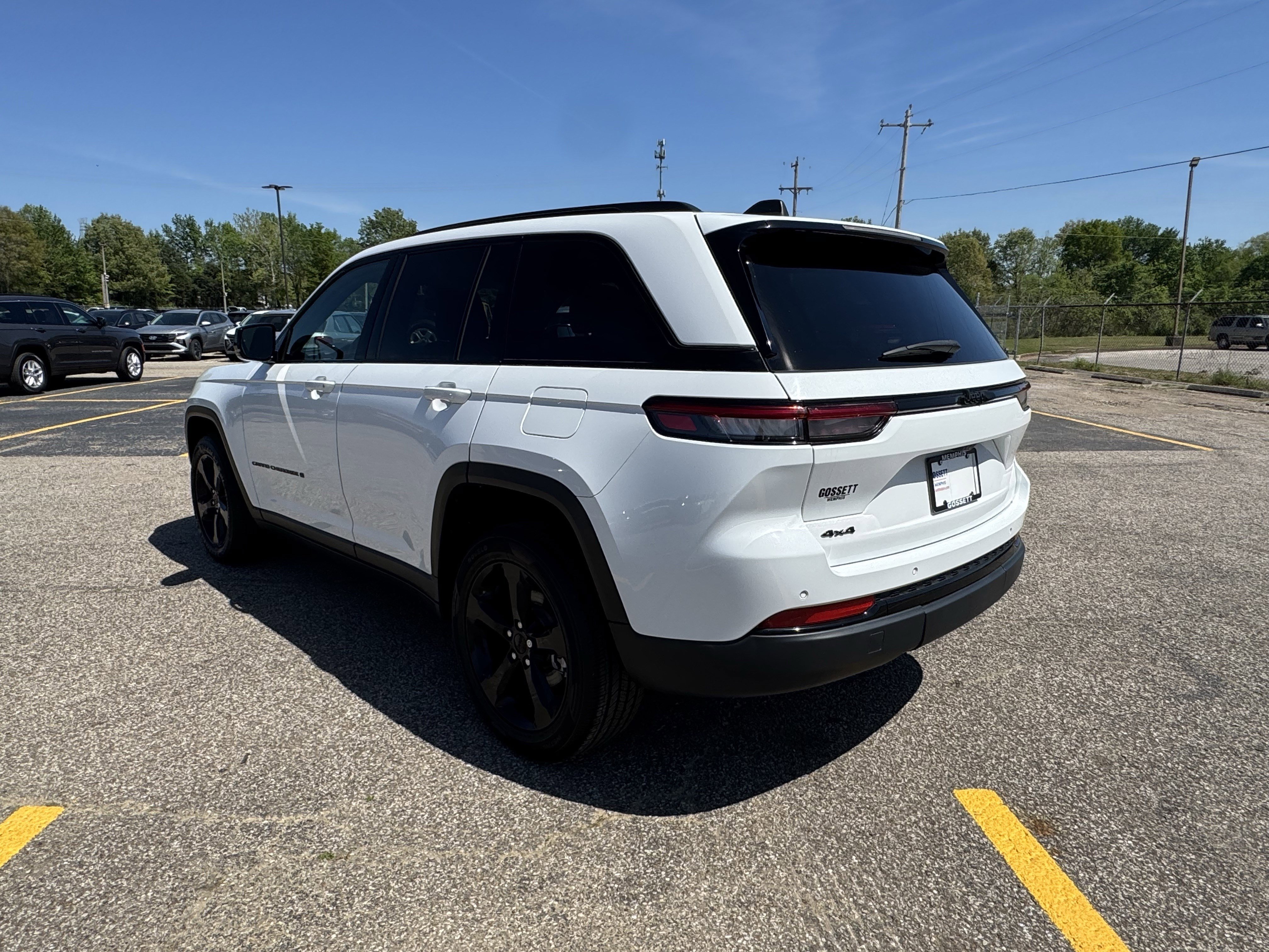 Used 2023 Jeep Grand Cherokee Altitude image 3