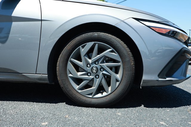 Used 2024 Hyundai Elantra SEL FWD image 5