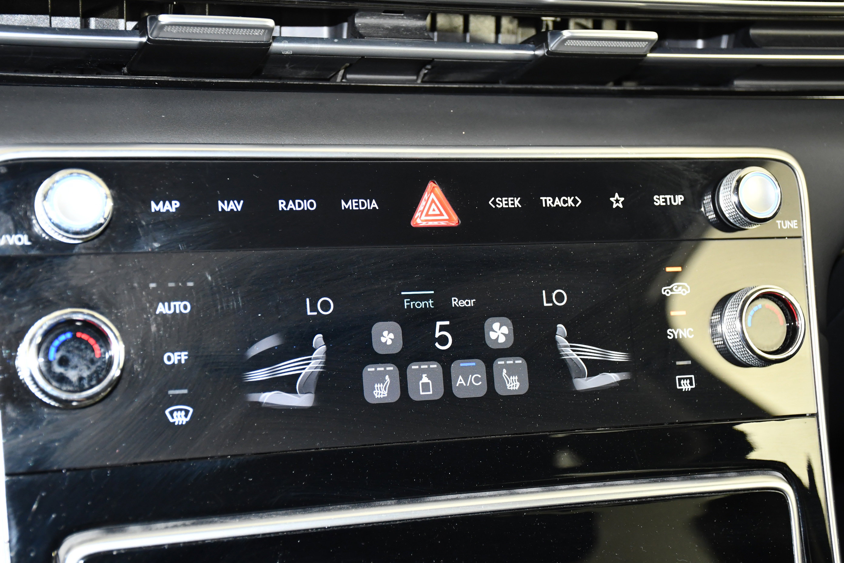 Used 2025 Genesis GV80 2.5T Standard AWD/4WD image 29