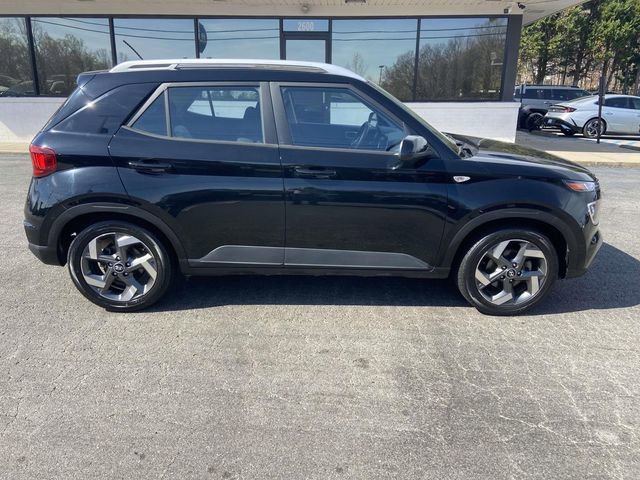 Certified 2023 Hyundai Venue SEL video 2