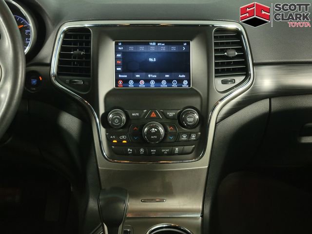 Used 2019 Jeep Grand Cherokee Laredo AWD/4WD image 22
