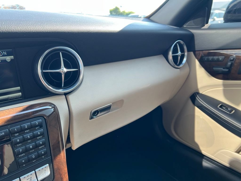 Used 2015 Mercedes-Benz SLK 250 image 22