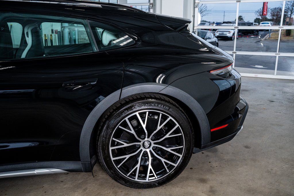 Used 2024 Porsche Taycan 4S w/ Premium Package image 20