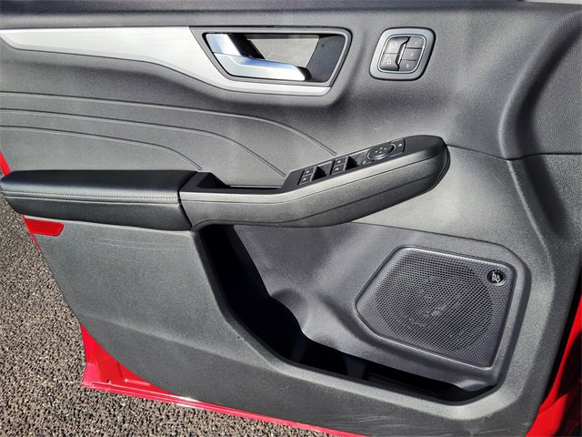 Used 2023 Ford Escape Platinum w/ Premium Technology Package image 3