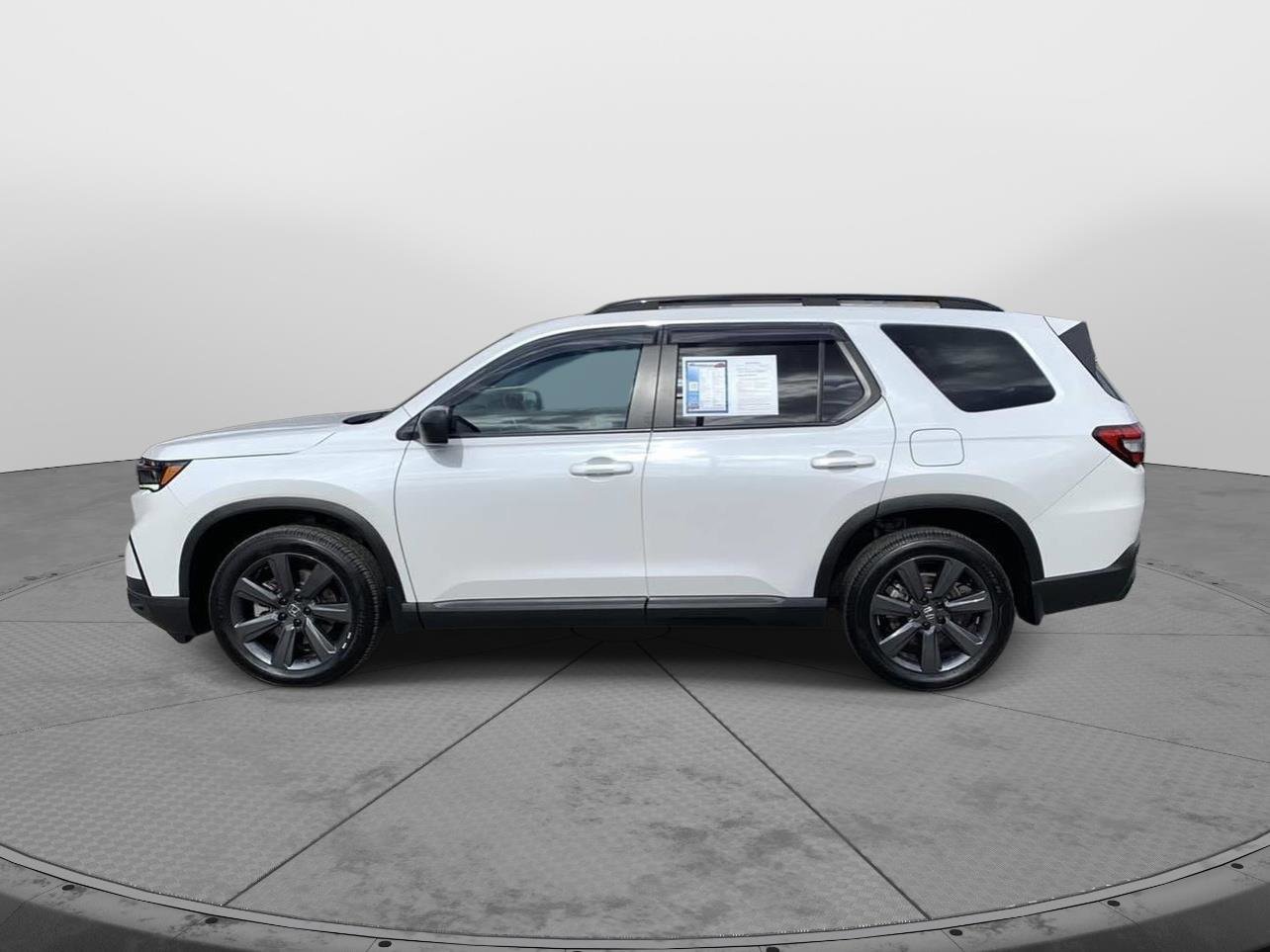 Used 2023 Honda Pilot Sport image 6