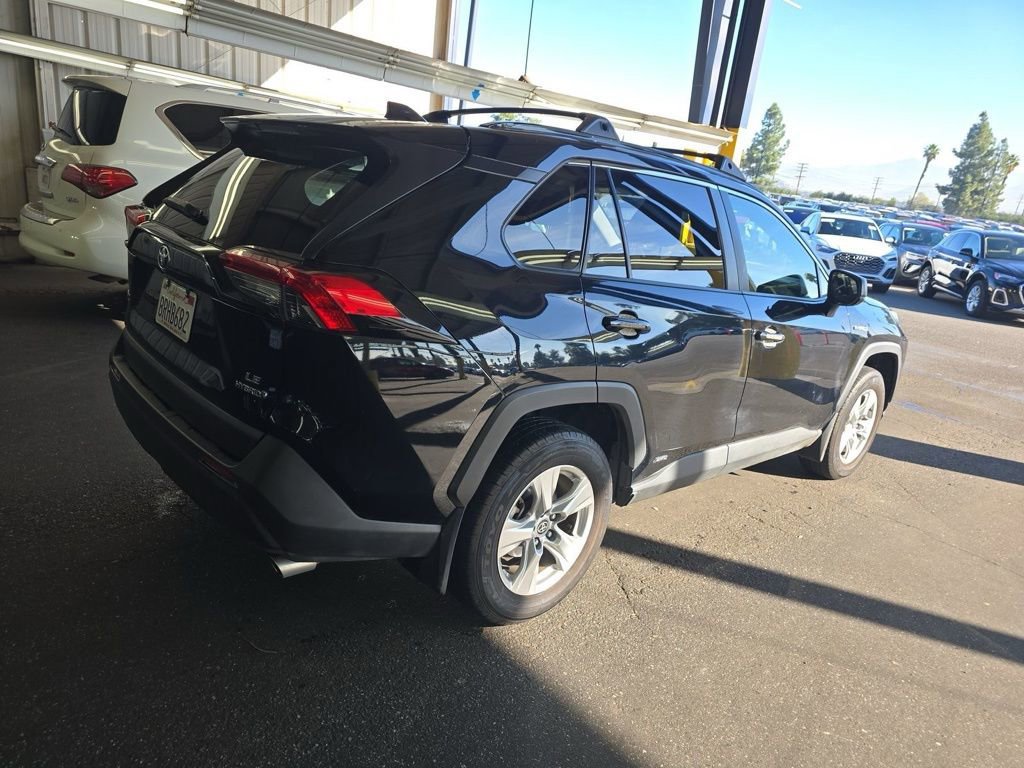 Used 2020 Toyota RAV4 LE image 8