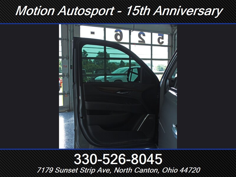 Used 2020 Cadillac Escalade Luxury w/ Escalade Sport Edition AWD/4WD image 10